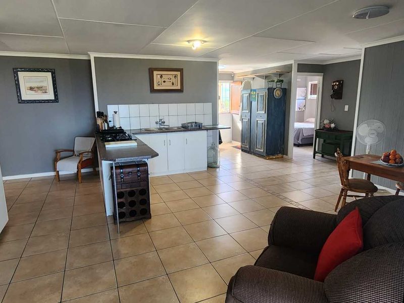 PEACEFUL COUNTRY STYLE LIVING WITH POOL SIDE PRIVACY - Photo 10