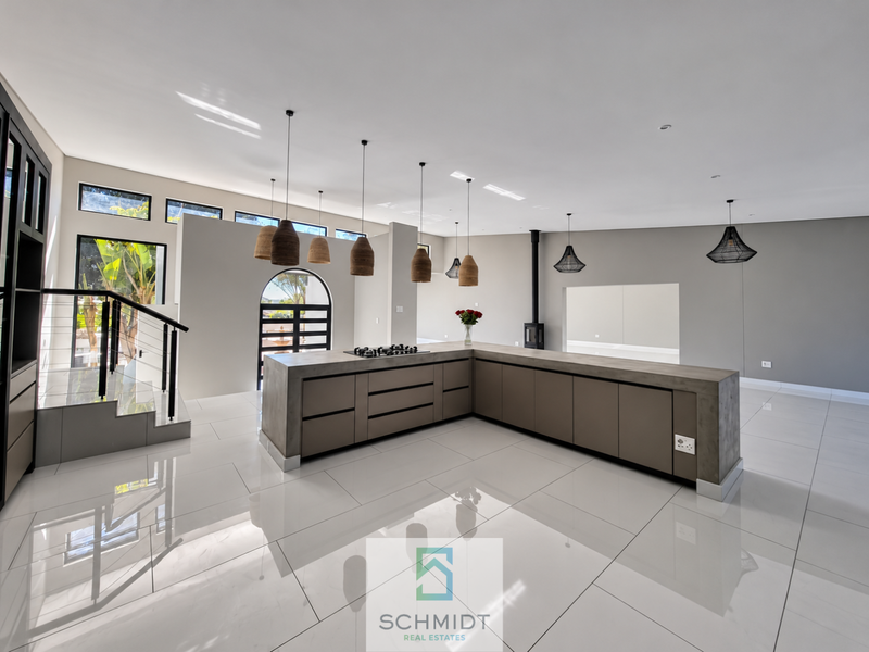Exceptional Luxury Living in Suiderhof | Home with 2 Flatlets For Sale - Photo 8