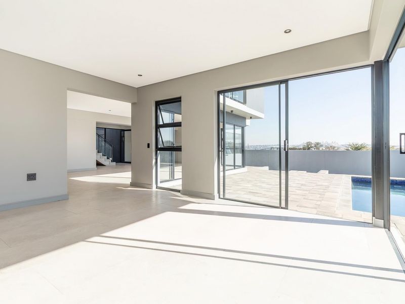 MODERN LUXURY LIVING AT ITS FINEST - Photo 8