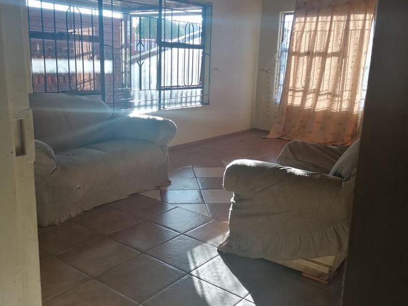 Family Home for Sale in Soshanguve Block L - Photo 3