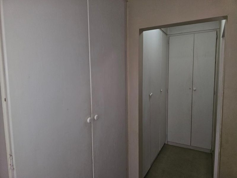 Spacious modern 3 Bedroom, 2 Bathroom Apartment with a garage. Great Investment close to the Gautrain station. - Photo 5