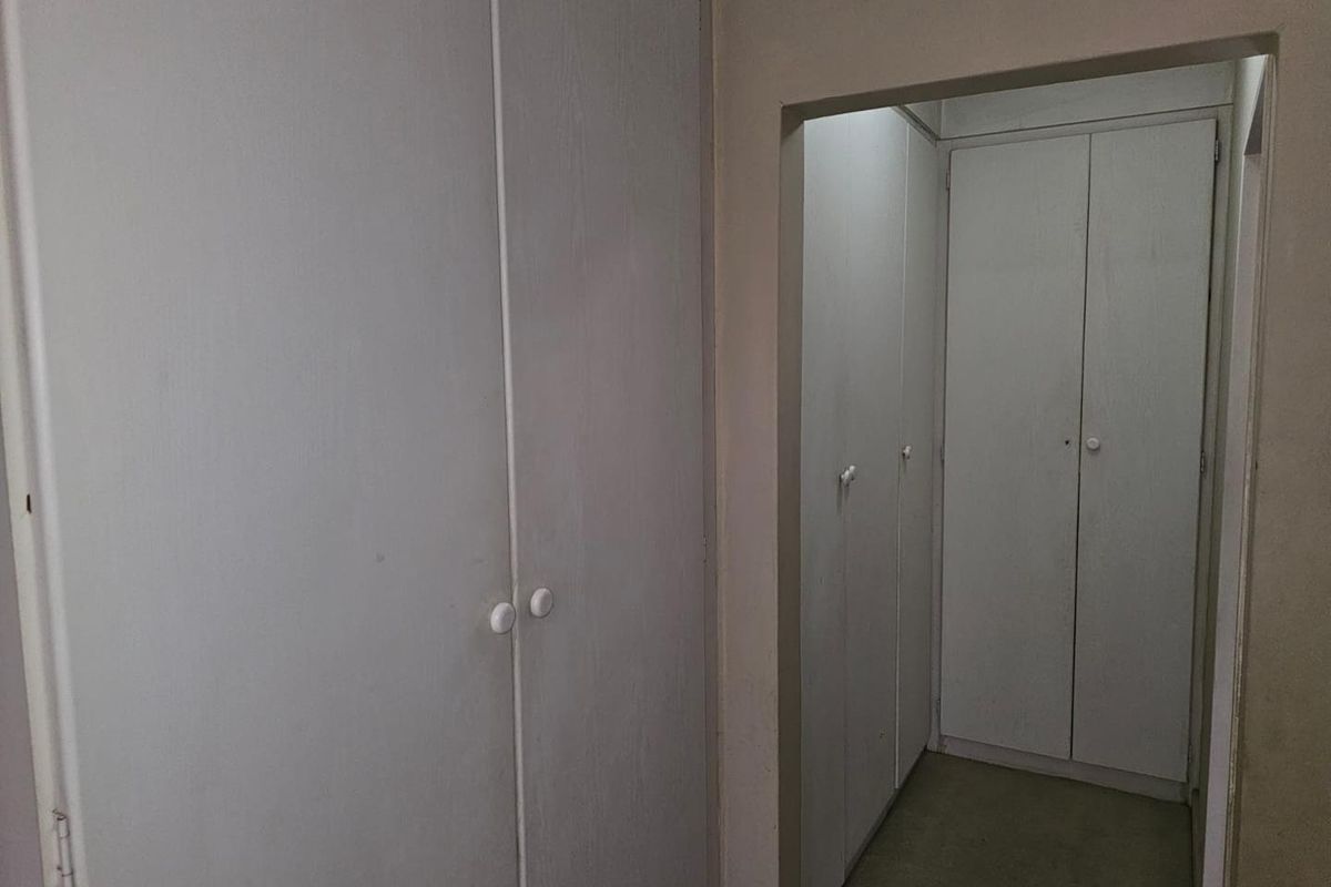 Spacious modern 3 Bedroom, 2 Bathroom Apartment with a garage. Great Investment close to the Gautrain station. - Photo 5