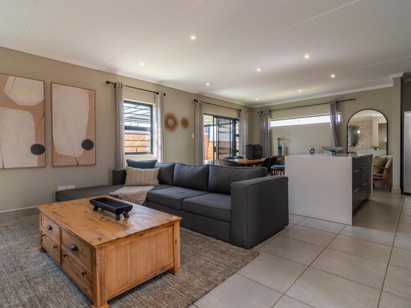 Stunning 148 m2 4-Bedroom Home in Lion Pride Lifestyle Estate - Photo 5