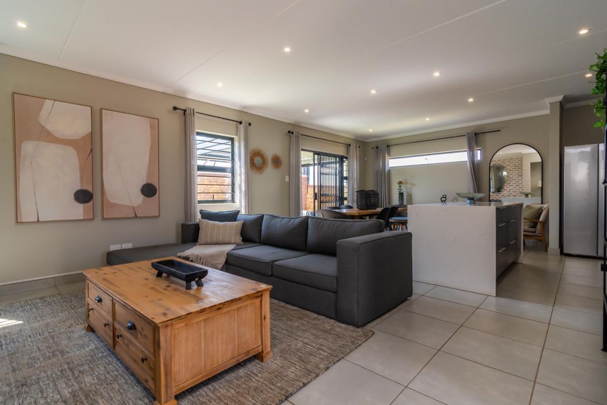 Stunning 148 m2 4-Bedroom Home in Lion Pride Lifestyle Estate - Photo 5