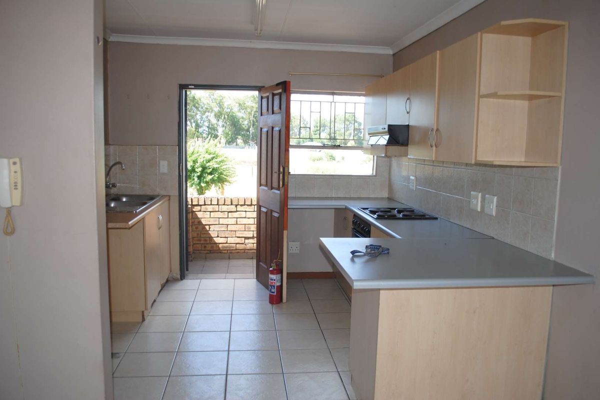 Neat Face-Brick Townhouse 2 Bedroom with Car port - Photo 4