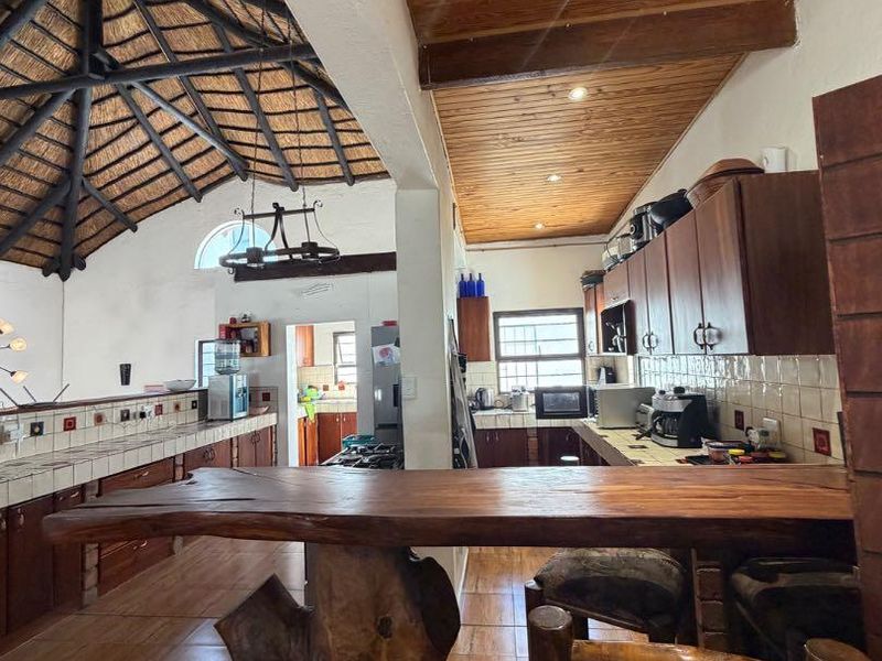 Your beautiful 5 bedroom spacious home awaits - Photo 8