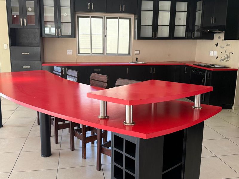 FOR RENT: SPACIOUS 3-BEDROOM FAMILY HOME WITH INDOOR BRAAI, OCEAN VIEW,SWAKOPMUND - Photo 2