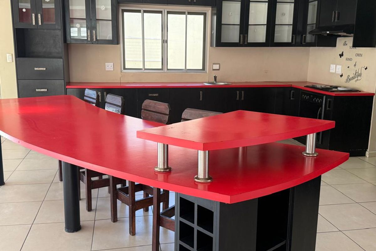 FOR RENT: SPACIOUS 3-BEDROOM FAMILY HOME WITH INDOOR BRAAI, OCEAN VIEW,SWAKOPMUND - Photo 2