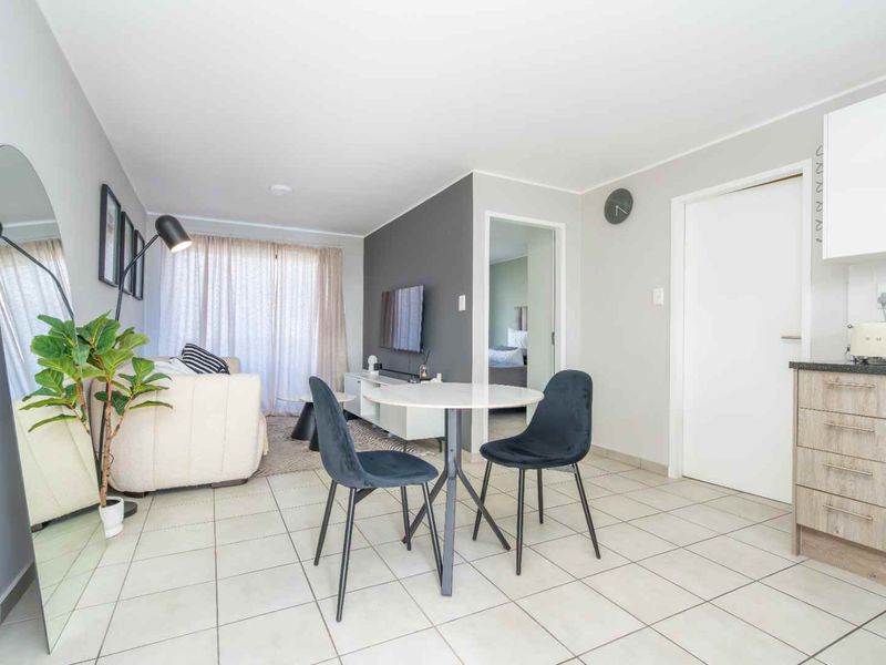 Modern Affordable Apartment in Prime Location - Photo 2