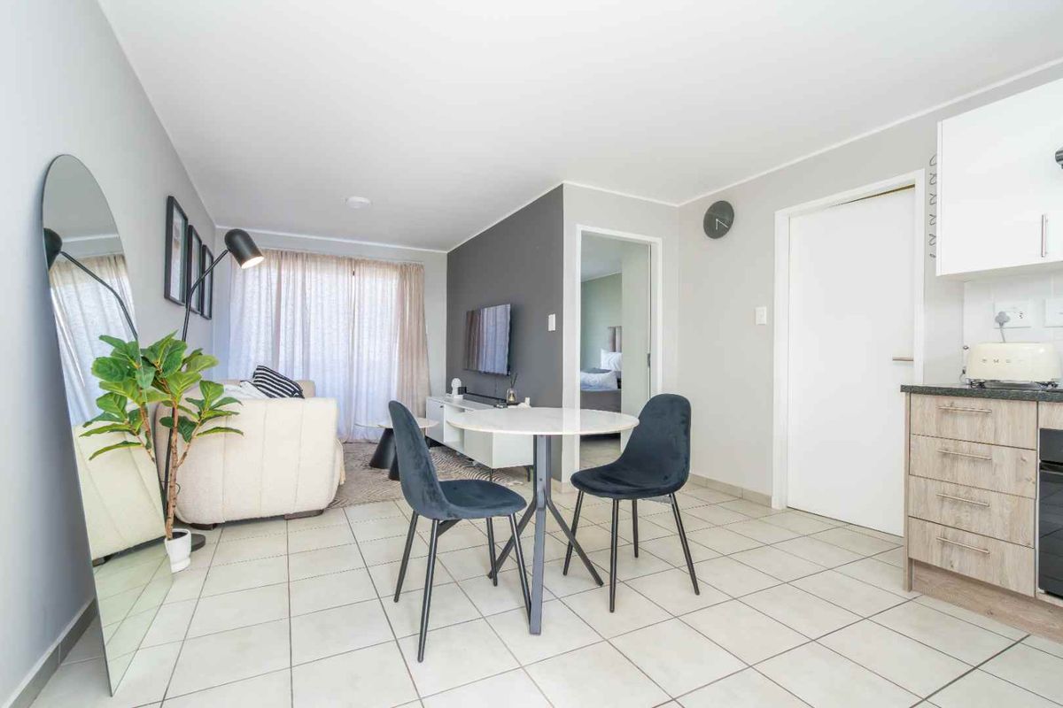 Modern Affordable Apartment in Prime Location - Photo 2