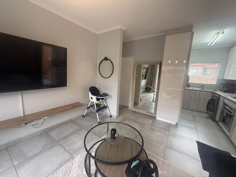 Modern, Move-In Ready Home with Solar – Secure Complex Living at Its Best! - Photo 6