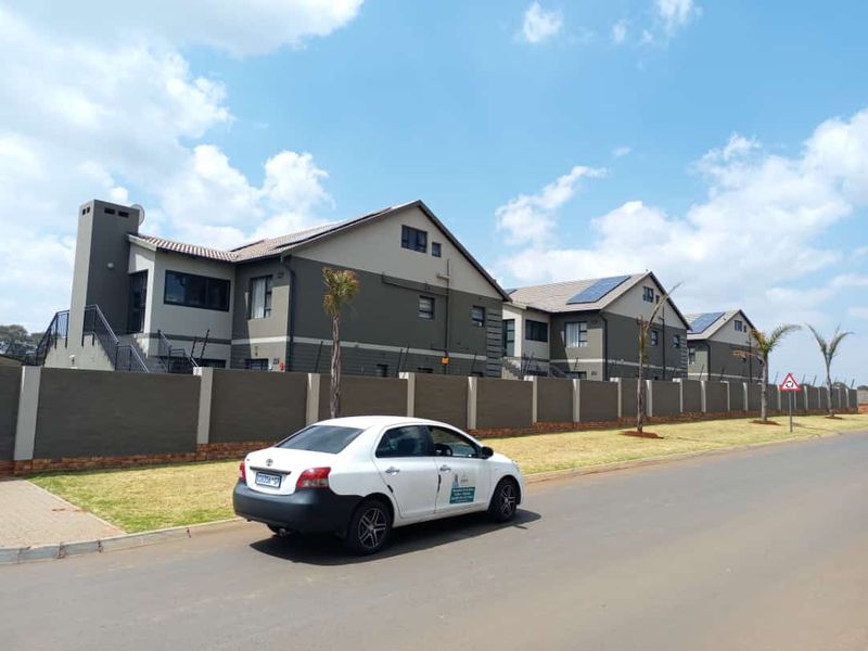 3 Bedroom Townhouse FOR SALE in Norton's Home Estates, Benoni - Photo 9