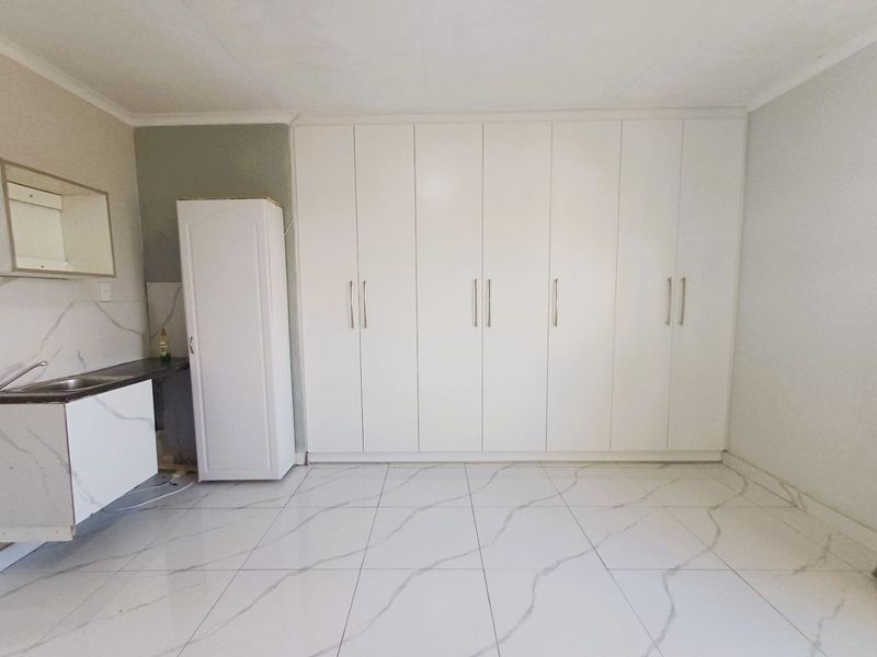 FOR RENT  | Kloof / Wybank  |  Bachelor Apartment - Photo 4