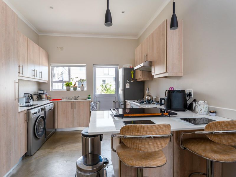 IMMACULATE GROUND FLOOR APARTMENT - Photo 8