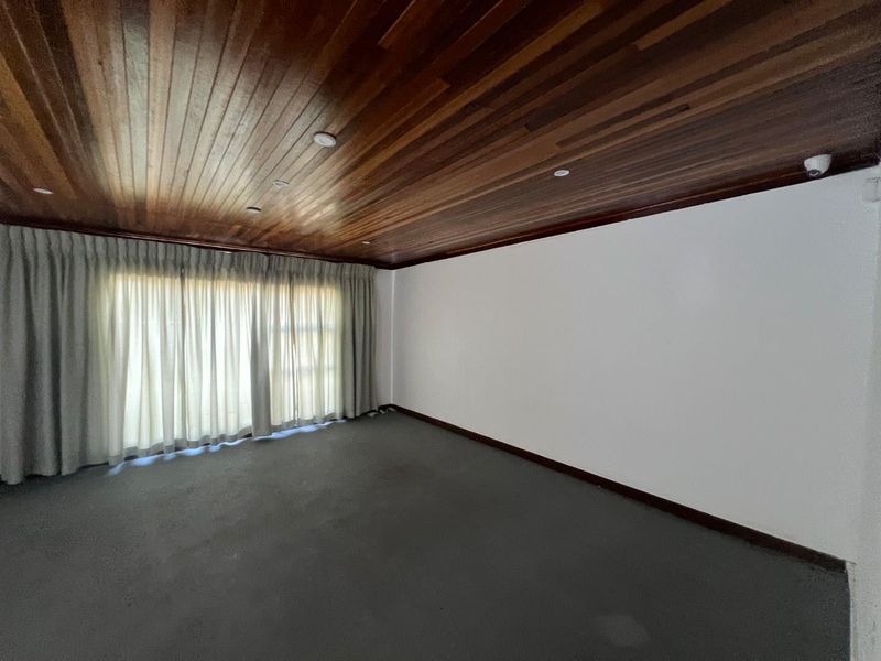 Modern, Secure, and Centrally Located Family Home in Reigerpark - Photo 9
