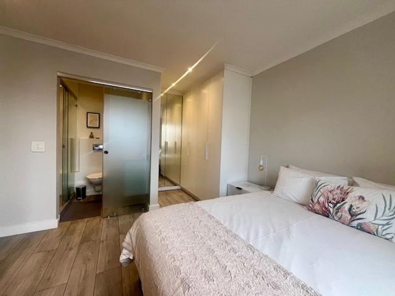 JUST GORGEOUS - Photo 8