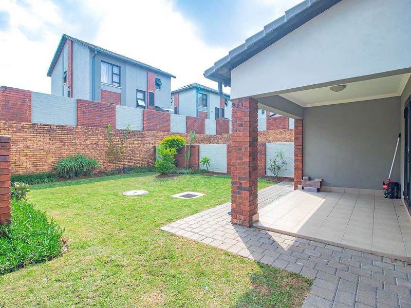 3 bedroom 2 bathroom house - Photo 3