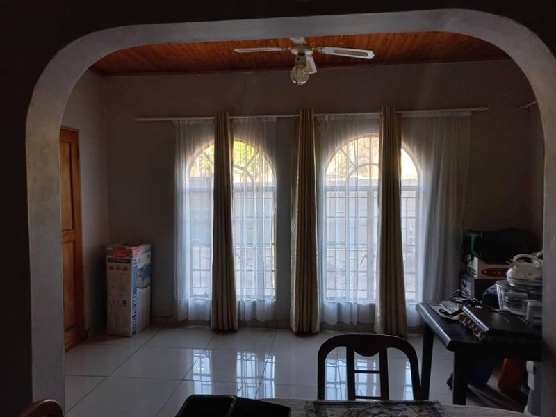 Windhoek Khomasdal: 4 Bedroom house with Flat is For Sale - Photo 3