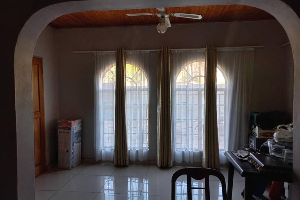 Windhoek Khomasdal: 4 Bedroom house with Flat is For Sale - Photo 3