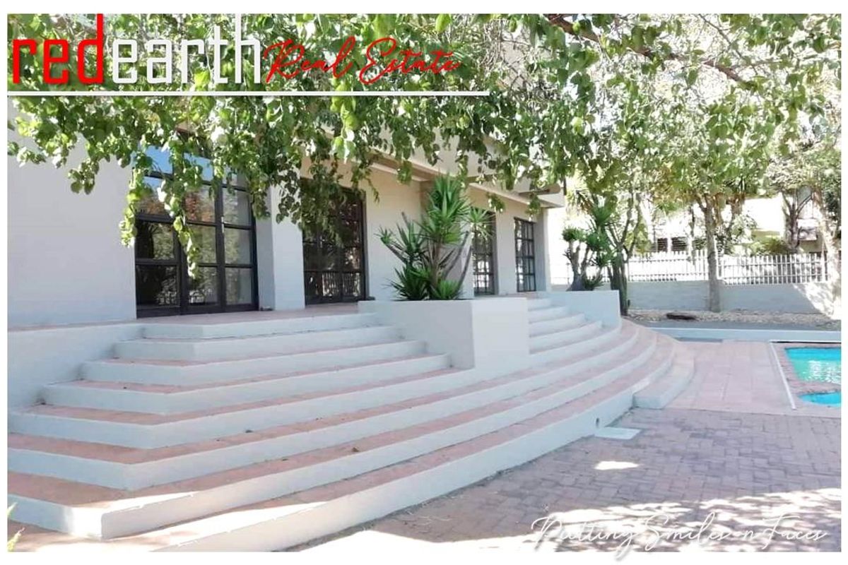 “A Feel Good Family Home Amongst Leafy Serenity” - Photo 2