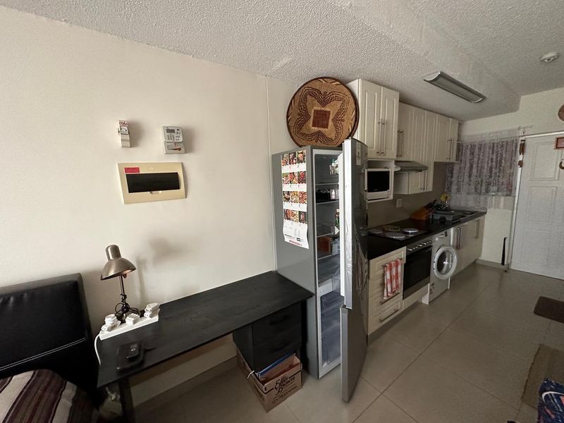 Bachelor Flat For Sale in Auas Hills Retirement Village - Photo 5