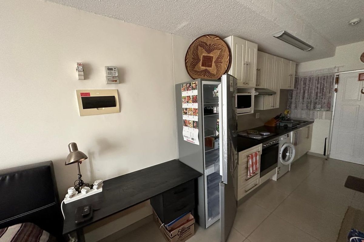 Bachelor Flat For Sale in Auas Hills Retirement Village - Photo 5