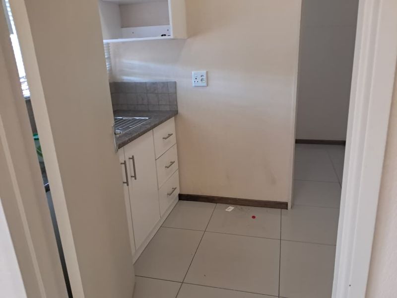 Office To Let Windhoek North - Photo 6