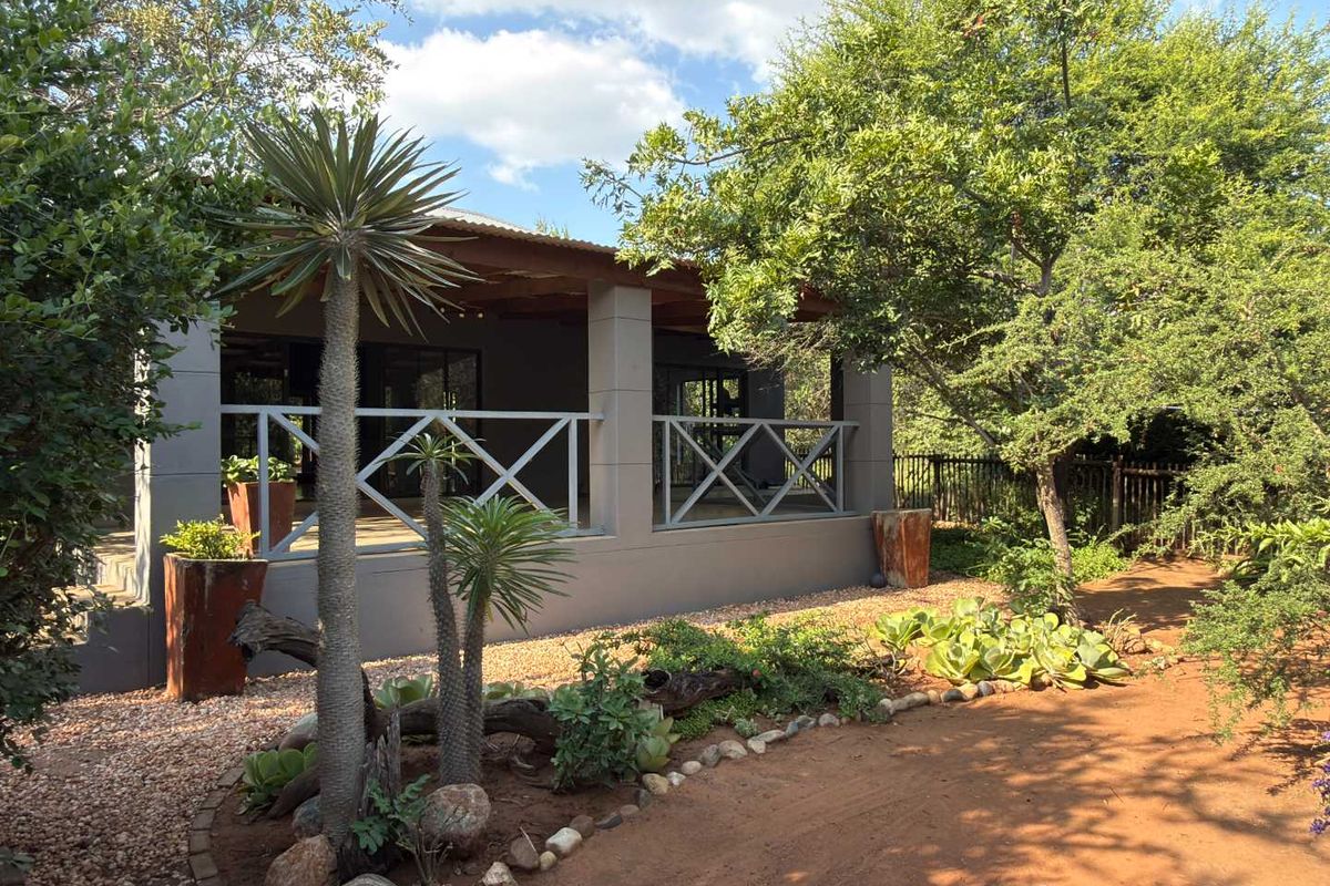 Three bedroom family home up for rental in the popular Hoedspruit Wildlife Estate - Photo 3