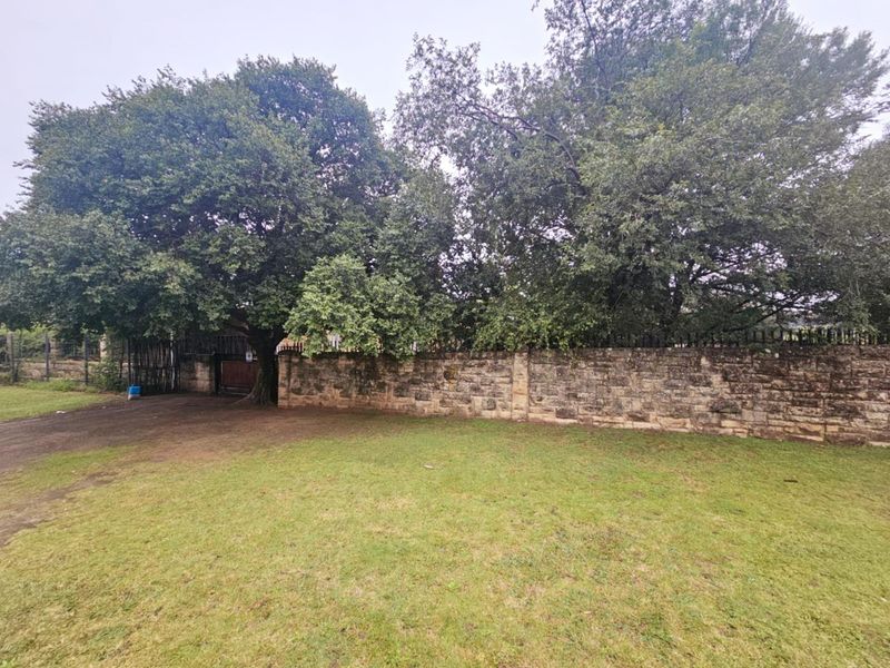 Minutes From The Best Schools, Shops And Everything Else - Photo 3