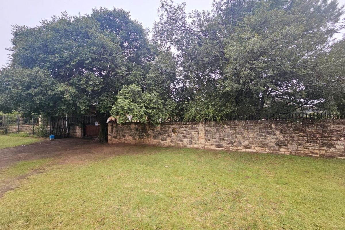 Minutes From The Best Schools, Shops And Everything Else - Photo 3