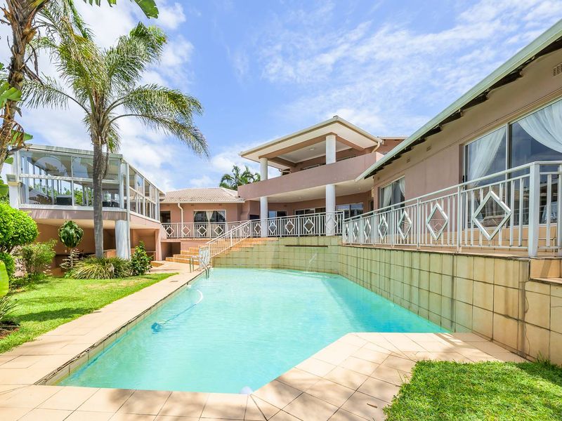 Luxurious 4 Bedroom Coastal Villa with Sea Views! - Photo 3