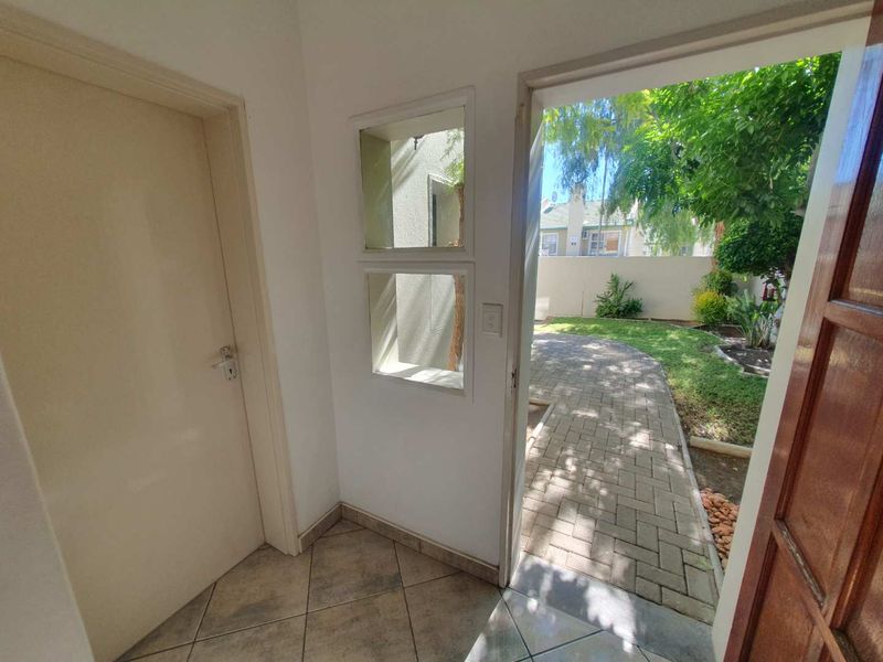 Spacious Townhouse For Sale in the Heart of Klein Windhoek - Photo 4