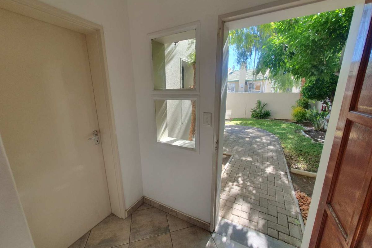 Spacious Townhouse For Sale in the Heart of Klein Windhoek - Photo 4