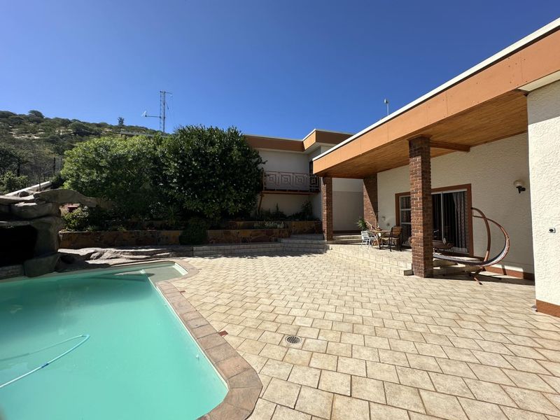 5 Bedroom House for Sale in Klein Windhoek - Photo 8