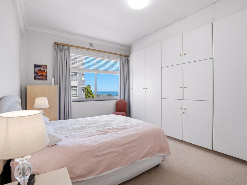 Expansive Frontline Apartment with Spectacular Promenade and Ocean Views - Photo 10