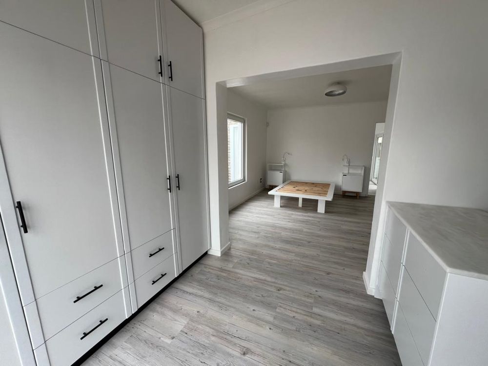 Main bedroom with walk-in closet