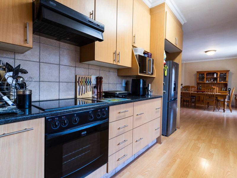 Magnificent back corner cluster in a sought after complex - Photo 7