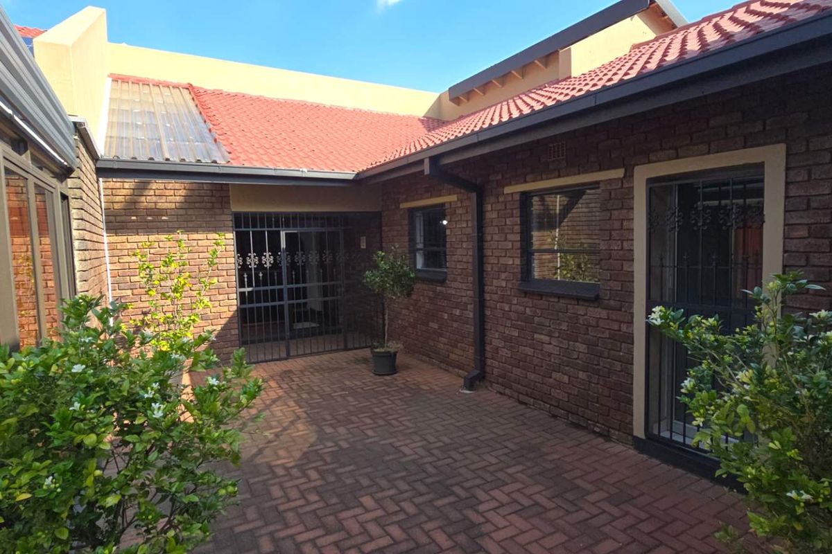 A lifestyle home designed around comfort, entertaining and income potential - Photo 4