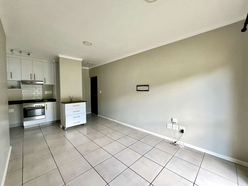 Stylish 1-Bed Garden Apartment in Sought-After The Woods Estate - Photo 5