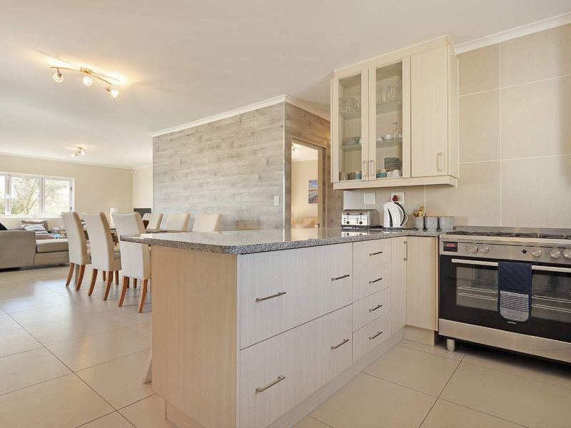 Spacious 3-Bedroom Family Home to Rent in Sunningdale - Photo 6
