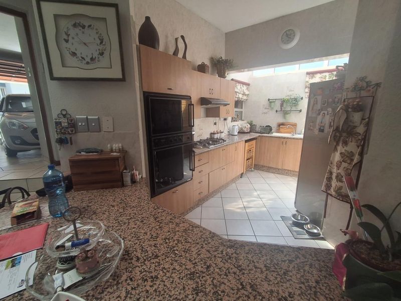 PET FRIENDLY DUPLEX IN BASSONIA - Photo 4