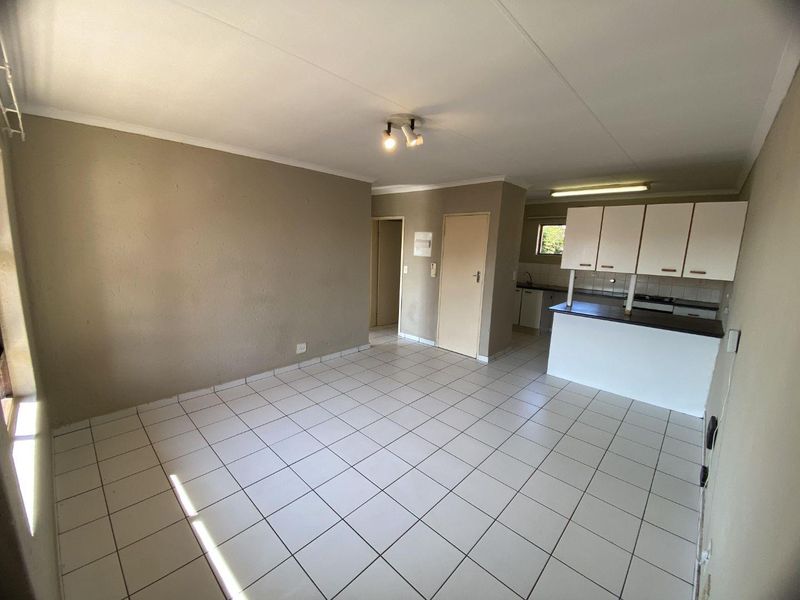 Bright & Spacious 2-Bedroom Apartment in Ferndale - Photo 2