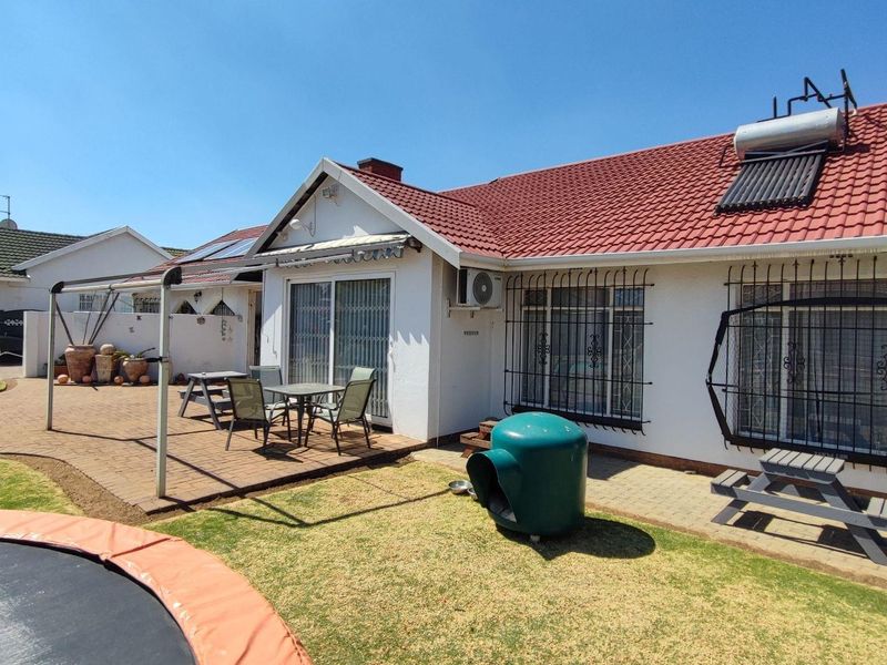 Best location in Brackenhurst! - Photo 2