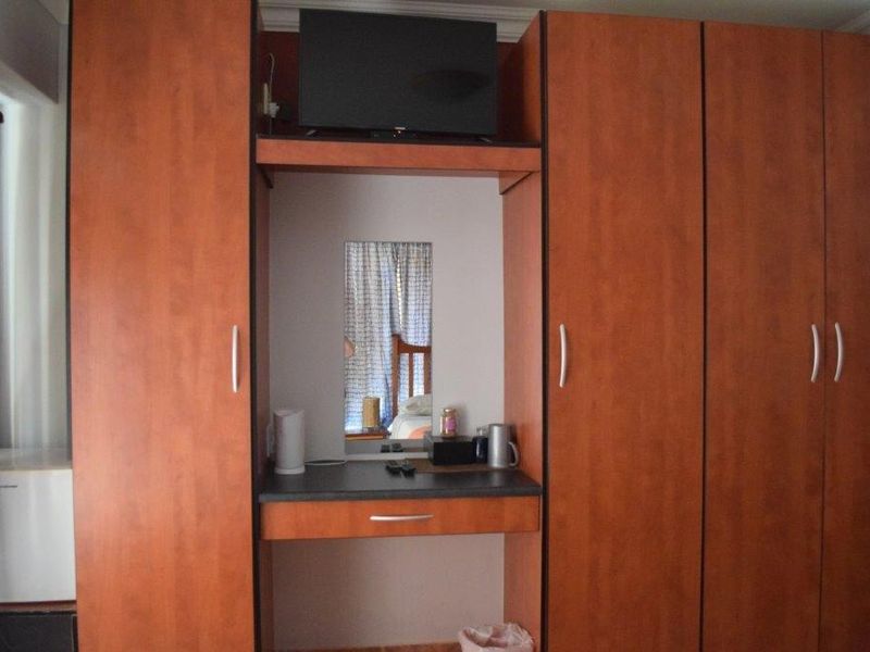 24 Bedroom Guesthouse with Sea View - Photo 10