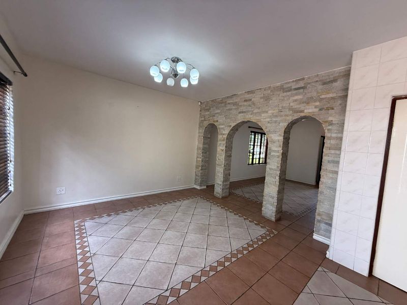 Spacious, Immaculate Duplex Townhouse Bordering Florida Park - Photo 6