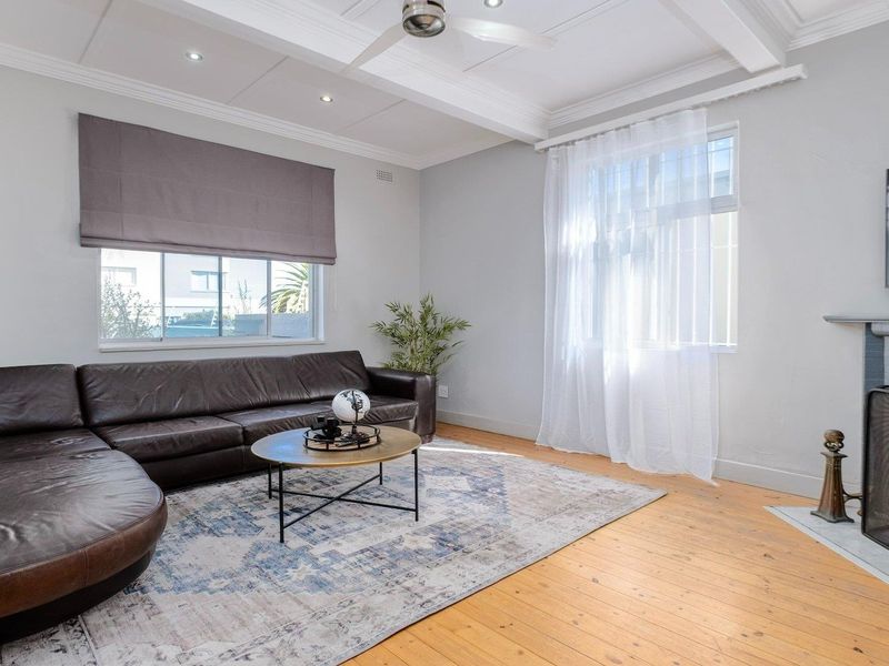 Spacious Family Home & Development Opportunity in Bantry Bay - Photo 9