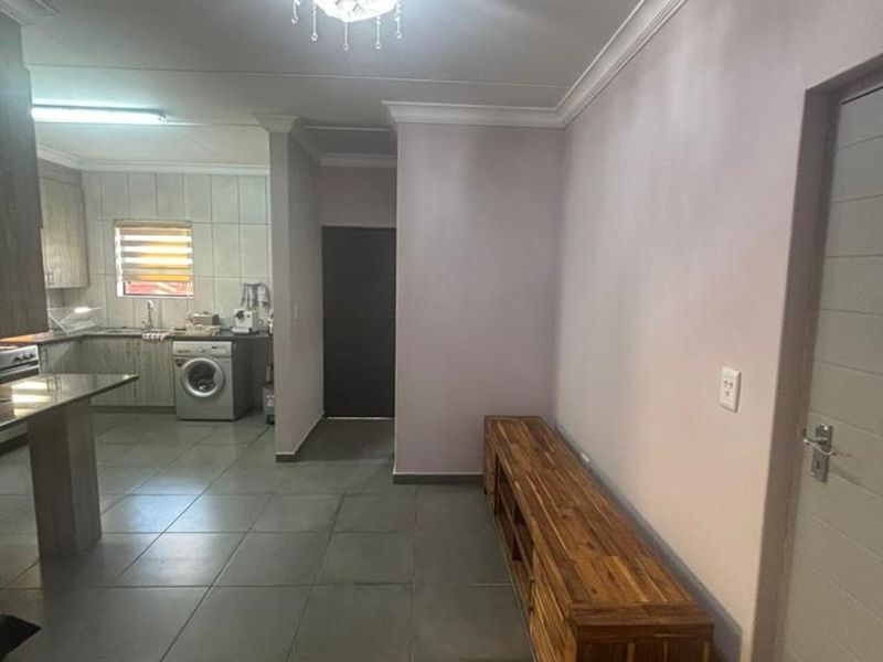 Stunning duplex unit in Olympus area. - Photo 8