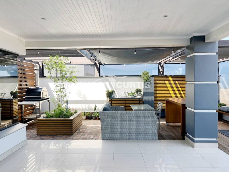 Stunning Modern Beachfront Home – Your Dream Coastal Retreat Awaits! - Photo 2