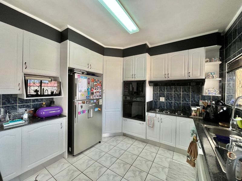 Germiston South Treasure: Classic Charm Meets Modern Living - Photo 3