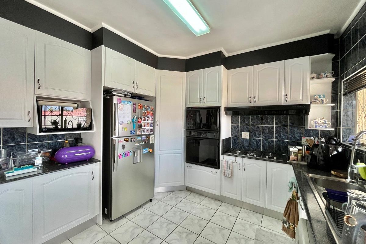 Germiston South Treasure: Classic Charm Meets Modern Living - Photo 3